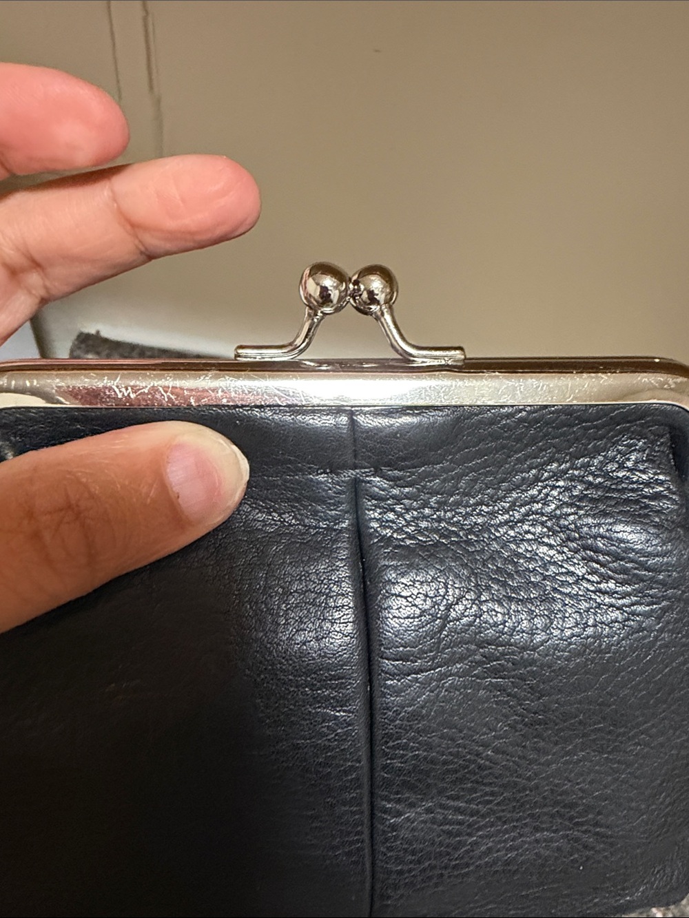 American leather Classic Black Leather Kiss-Lock Coin Purse - Picture 5 of 6